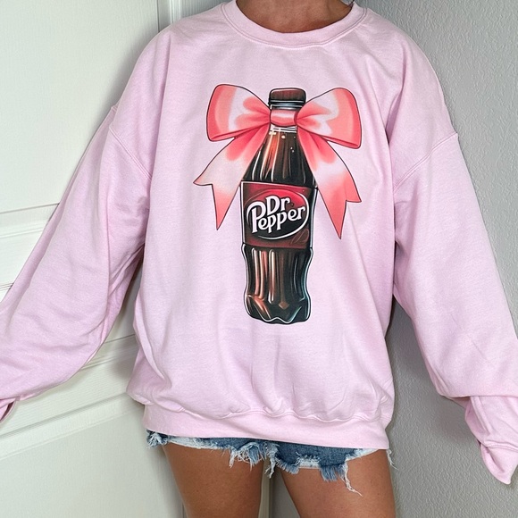 Womens‎ Dr. Pepper With Pink Bow Coquette Trendy Crewneck Sweatshirt DP Lover - Picture 3 of 5